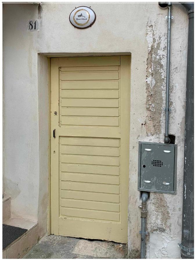 Biancostuni 81 Apartment Luaran gambar
